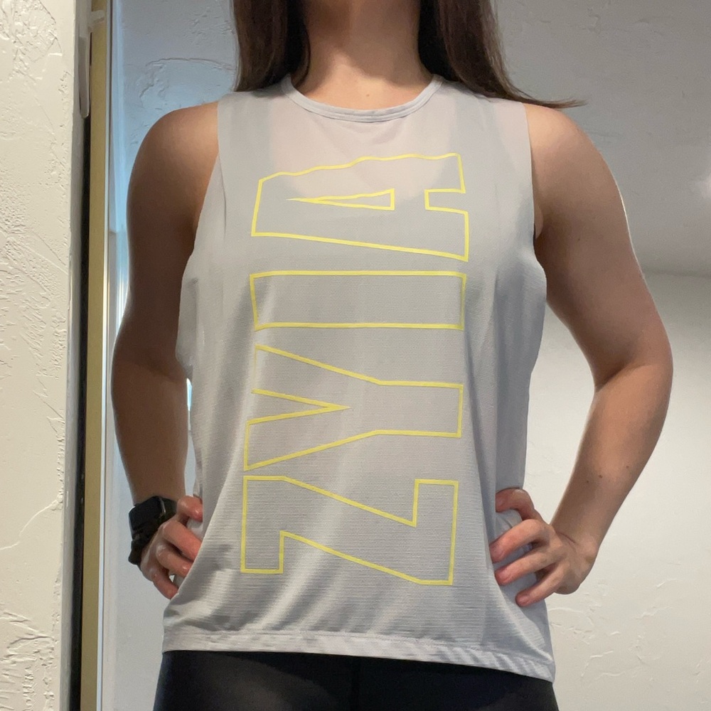 NWOT Women’s Medium ZYIA Light Gray Muscle Tee Sleeveless Relaxed Top